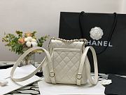 Chanel Small Backpack in White Calfskin Size 18 × 18 × 12 cm - 4