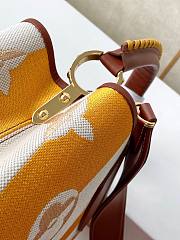 LV Capucines MM Monogram Flowers Yellow M57361 Size 31.5 x 20 x 11 cm - 3