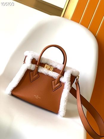 LV On My Side PM Caramel Shearling & Grained Calfskin M58918 Size 25 cm