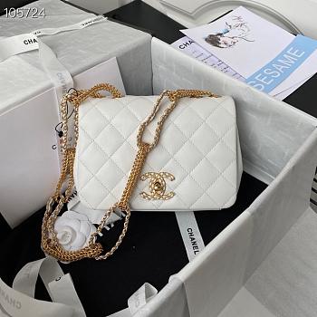 Chanel Vintage Chain Flap Bag White AS2975 Size 20×6×15 cm