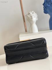 Louis Vuitton LV Medium Twist Handbag Black M50282 Size 23 x 17 x 9.5 cm - 2