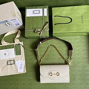 Gucci GG Horsebit Envelope Chain Bag White 677286 Size 26 x 16 x 4 cm - 3