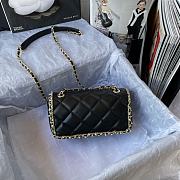 Chanel Flapbag Black Size 21 x 12 x 7.5 cm - 4