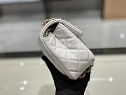 Chanel Golden Ball Lambskin White Size 13 x 18 x 7 cm - 4