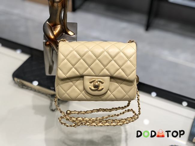 Chanel Golden Ball Lambskin Beige Size 13 x 18 x 7 cm - 1