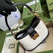 Gucci Small GG Shoulder Bag White Size 25 x 21 x 9 cm - 6