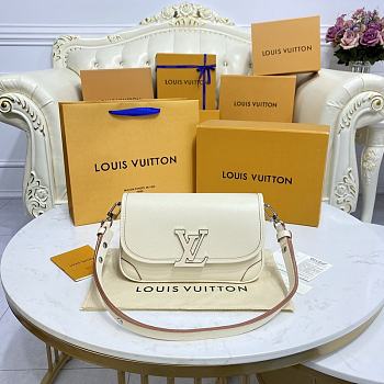 Louis Vuitton LV Shoulder Bag White Size 24.5 x 15.5 x 9 cm