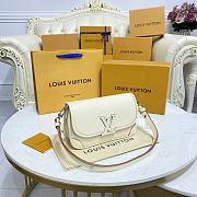 Louis Vuitton LV Shoulder Bag White Size 24.5 x 15.5 x 9 cm - 4