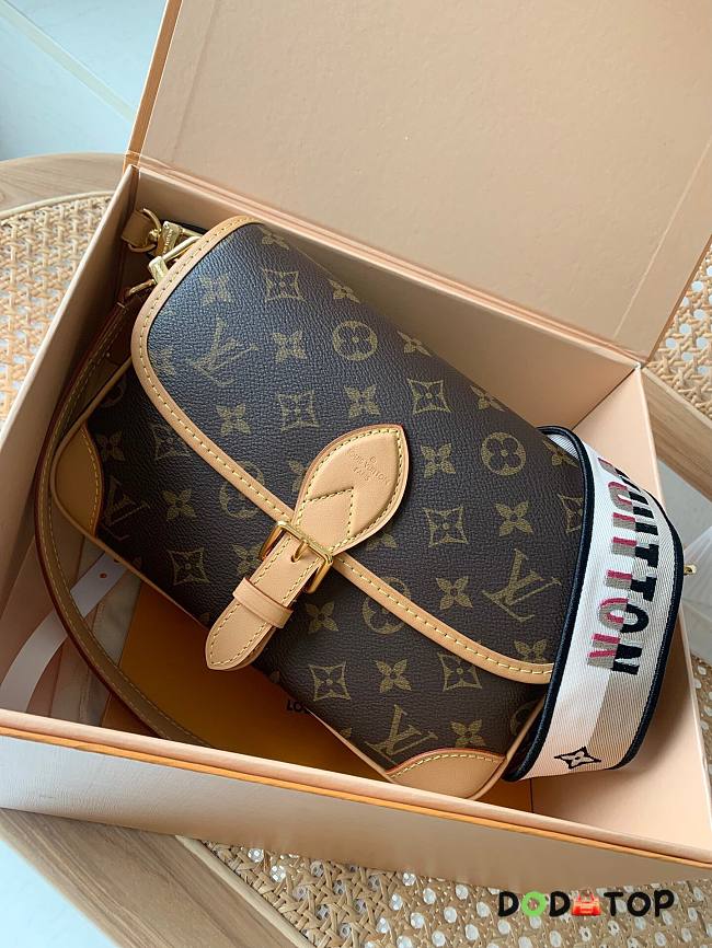 Louis Vuitton LV Shoulder Bag M45985 Size 24 x 15 x 9 cm  - 1