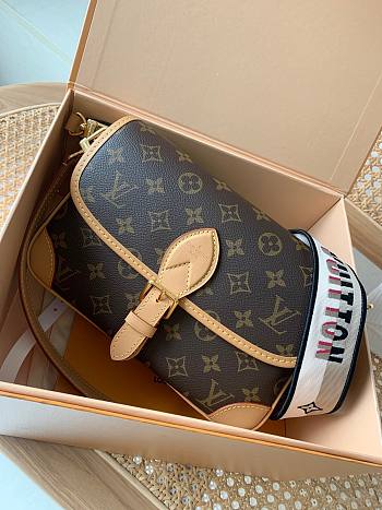 Louis Vuitton LV Shoulder Bag M45985 Size 24 x 15 x 9 cm 