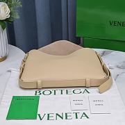 Bottega Veneta Shoulder Bag Beige Size 30x23x16 cm - 6