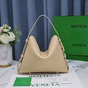 Bottega Veneta Shoulder Bag Beige Size 30x23x16 cm - 5
