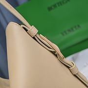 Bottega Veneta Shoulder Bag Beige Size 30x23x16 cm - 4