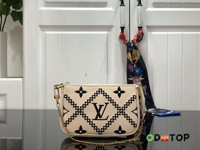 Louis Vuitton LV Small Chain Bag Size 15.5 x 10.5 x 4.0 cm - 1