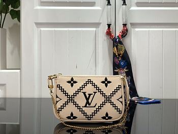 Louis Vuitton LV Small Chain Bag Size 15.5 x 10.5 x 4.0 cm