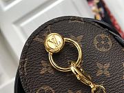 Louis Vuitton LV Chain Bag Size 18.5x 9.5x 7.5 cm - 2