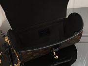 Louis Vuitton LV Chain Bag Size 18.5x 9.5x 7.5 cm - 3