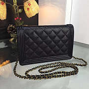 Chanel boy woc black caviar leather in gold & silver hardware Size 19 x 12 cm - 4