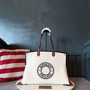Burberry Tote Bag White Size 46 x 35 x 21.5 cm
