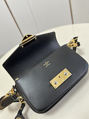 Louis Vuitton LV Swing Handbag Black M20393 Size 24 x 15 x 6 cm - 5