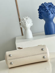Louis Vuitton LV Handbag Twist Cream Size 28 x 20 x 10 cm - 2