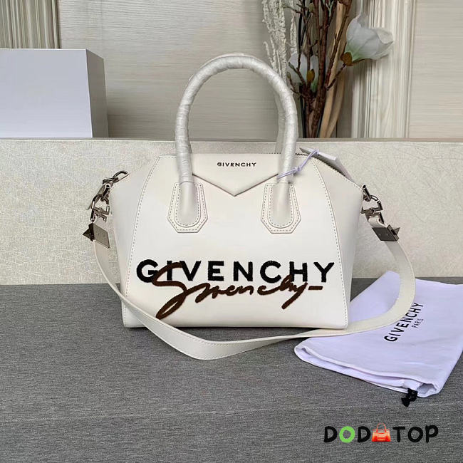Givenchy Bag White Size 33 cm - 1