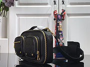 Louis Vuitton LV Shoulder Bag Black Size 18 x 11 x 10 cm - 6