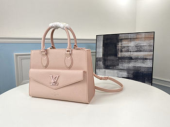 Louis Vuitton LV Handbag Pink Size 27.5 x 22 x 12 cm