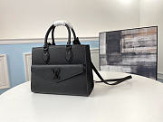 Louis Vuitton LV Handbag Black Size 27.5 x 22 x 12 cm - 1