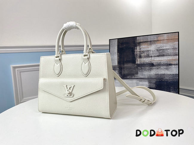 Louis Vuitton LV Handbag White Size 27.5 x 22 x 12 cm - 1