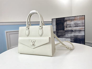 Louis Vuitton LV Handbag White Size 27.5 x 22 x 12 cm