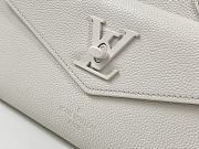 Louis Vuitton LV Handbag White Size 27.5 x 22 x 12 cm - 5