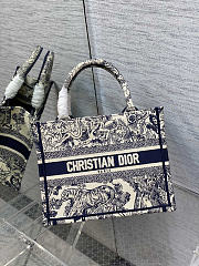 Dior Tote Bag Embroidery Blue Size 26 x 8 x 22 cm - 1