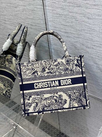 Dior Tote Bag Embroidery Blue Size 26 x 8 x 22 cm