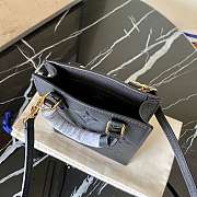 Louis Vuitton Petit Sac Plat Bag Size 14x17x5 cm - 2