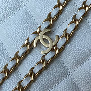 Chanel Small Hobo Bag White Size 16 x 19 x 8 cm - 5