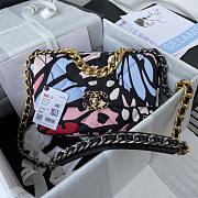 Chanel 19 Flap Bag Size 16 x 26 x 9 cm - 1