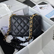 Chanel Small Flap Bag Black Size 16 x 22 x 7 cm - 2