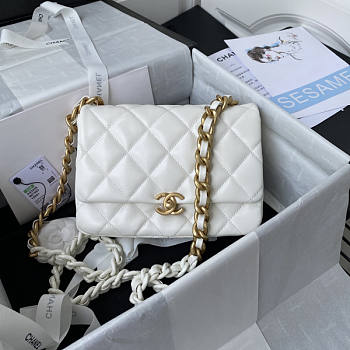 Chanel Small Flap Bag White Size 16 x 22 x 7 cm