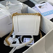 Chanel Mini Boy Chanel Handbag White Size 16 x 18 x 8.5 cm - 4