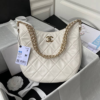 Chanel Hobo Handbag White Size 26 x 26 x 8 cm