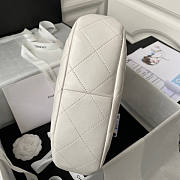 Chanel Hobo Handbag White Size 26 x 26 x 8 cm - 2