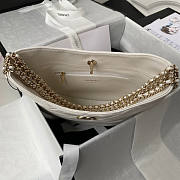 Chanel Hobo Handbag White Size 26 x 26 x 8 cm - 4