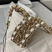Chanel Hobo Handbag White Size 26 x 26 x 8 cm - 5