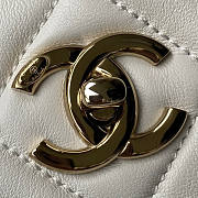Chanel Hobo Handbag White Size 26 x 26 x 8 cm - 6