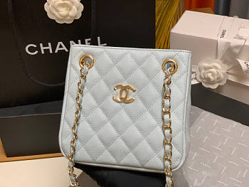 Chanel Bucket Bag White Size 17 x 15 x 9 cm