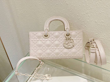 Dior Lady D-Joy Bag White Size 26 x 13.5 x 5 cm