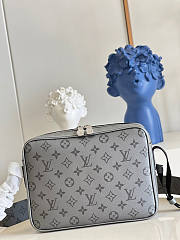 Louis Vuitton LV Outdoor Messenger Size 26 x 20 x 10.5 cm - 3