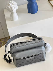 Louis Vuitton LV Outdoor Messenger Size 26 x 20 x 10.5 cm - 4