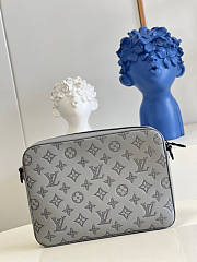 Louis Vuitton LV Duo Messenger Size 26 x 18.5 x 5 cm - 4